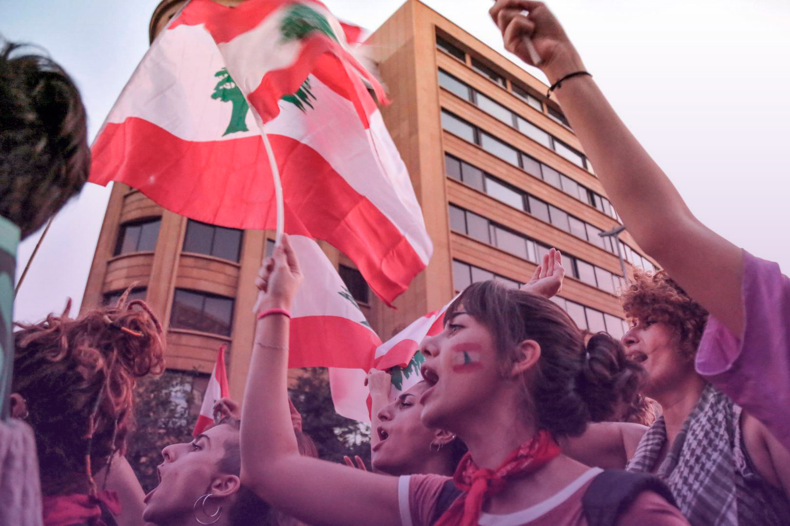 لبنان ينهار: اللجوء وعمل غير المستقر وتهميش