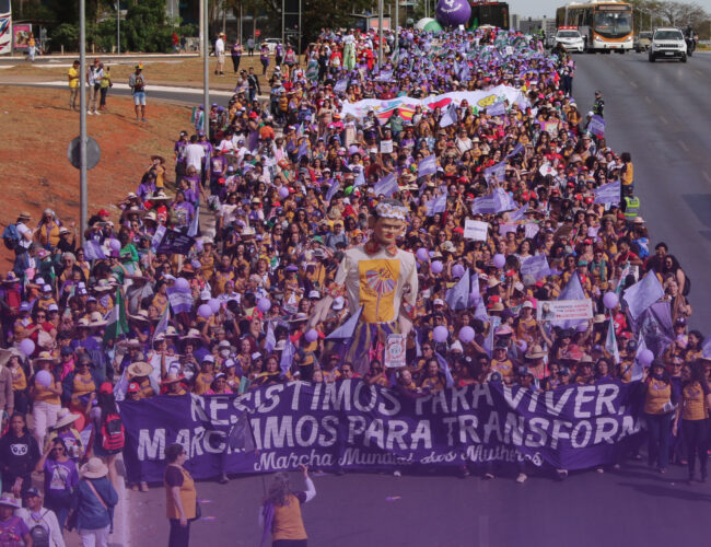 Margaridas em marcha na maior mobilização de mulheres da América Latina