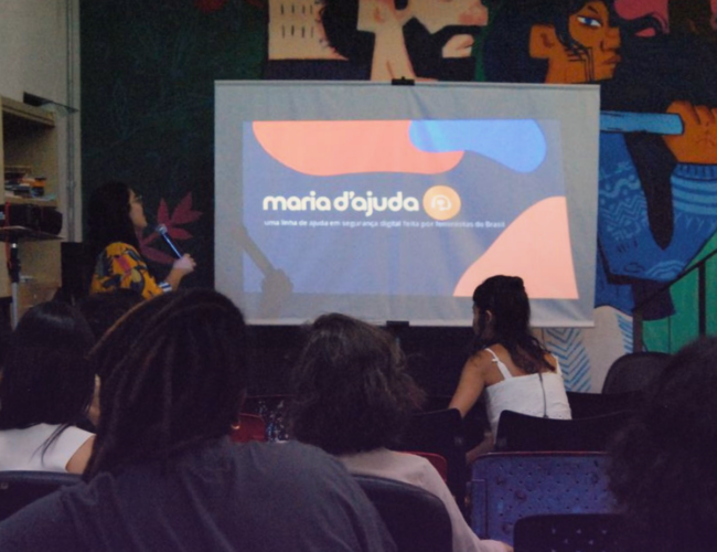 Una línea de ayuda en seguridad digital dirigida por feministas en Brasil