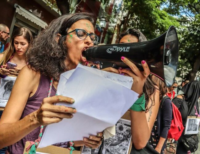 Alejandra Laprea: “as revoluções não vêm com manual”