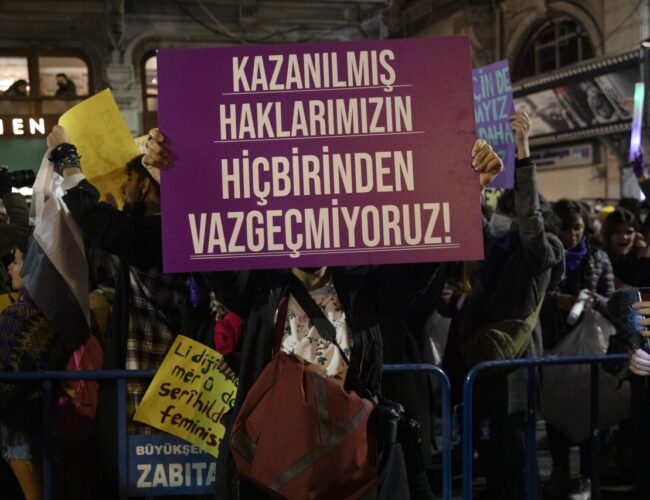 La lucha por el apellido de las mujeres casadas en Turquía