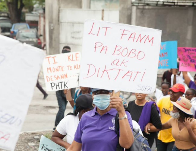 Mujeres haitianas en vigilia tras desastres naturales